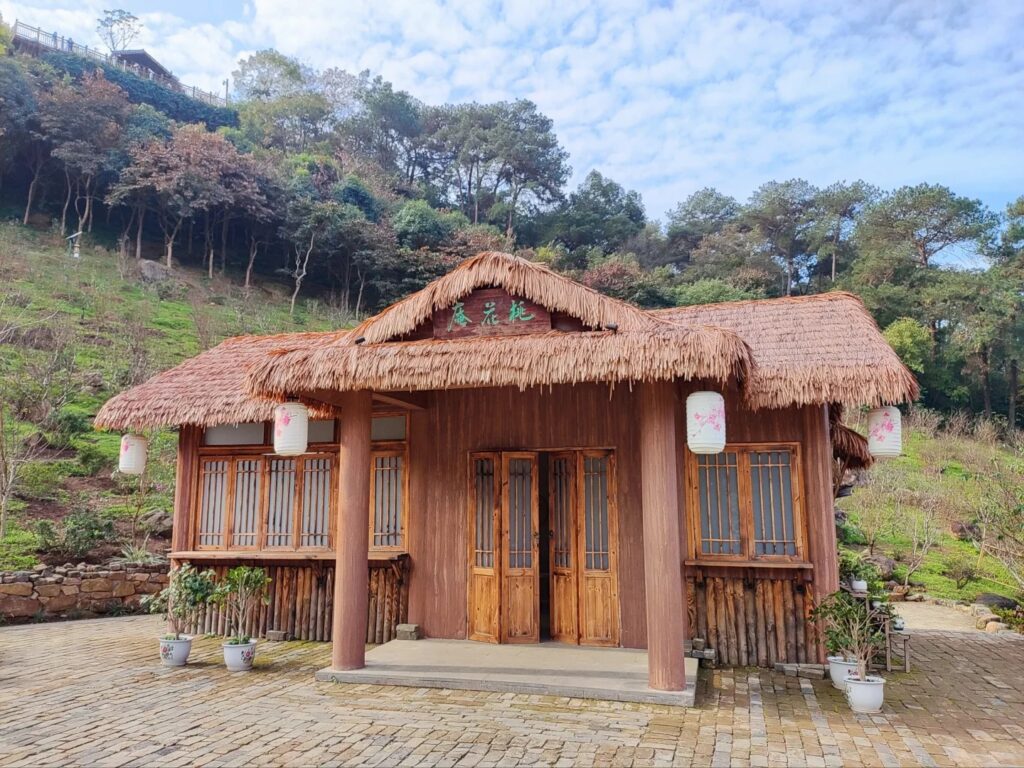 Ứng dụng rơm nhân tạo trang trí ngoại thất