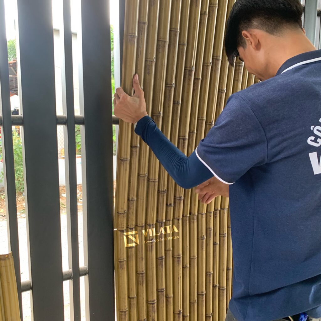 Thi công tấm tre nhân tạo dễ dàng Thi công tấm tre nhân tạo dễ dàng