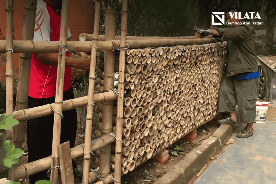 Hàng rào tre với ống tre cắt khúc Hàng rào tre với ống tre cắt khúc